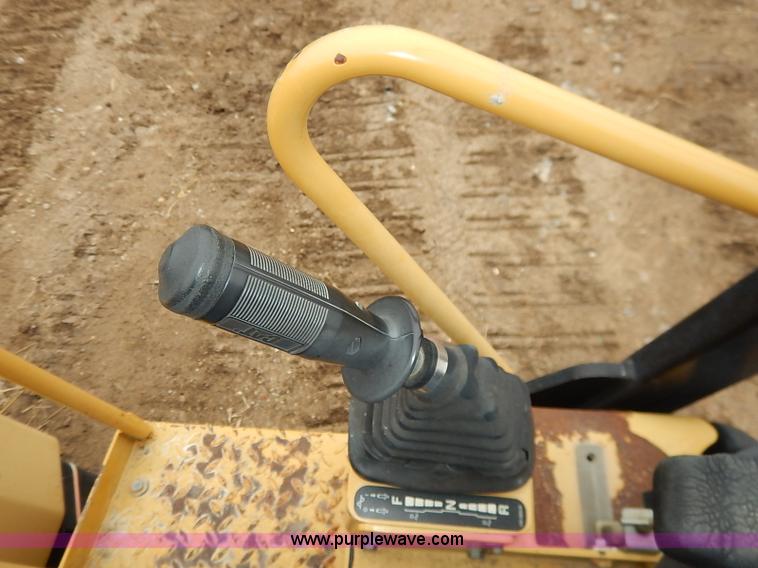 image for item I2447 2000 Caterpillar CB-224D smooth drum roller