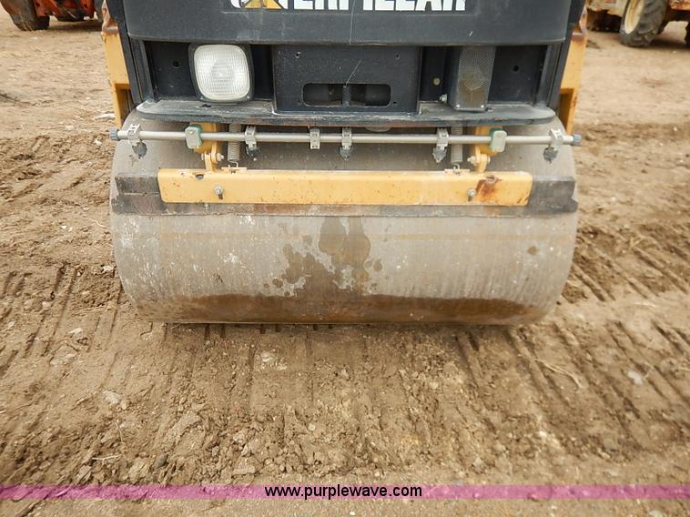 image for item I2447 2000 Caterpillar CB-224D smooth drum roller