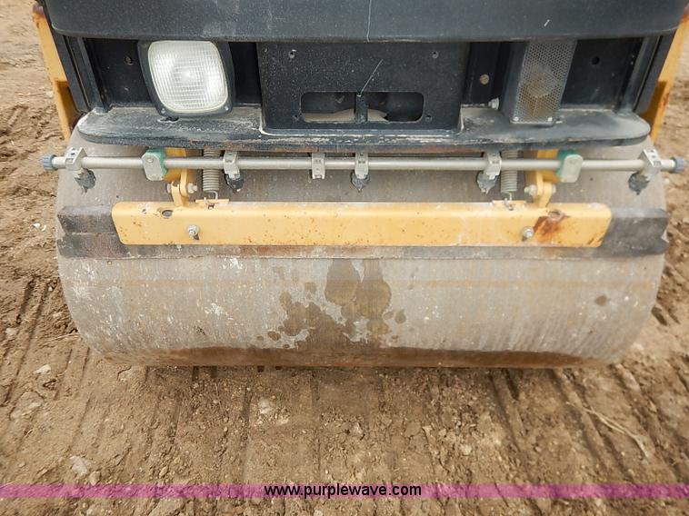 image for item I2447 2000 Caterpillar CB-224D smooth drum roller