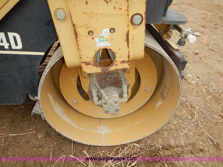 image for item I2447 2000 Caterpillar CB-224D smooth drum roller
