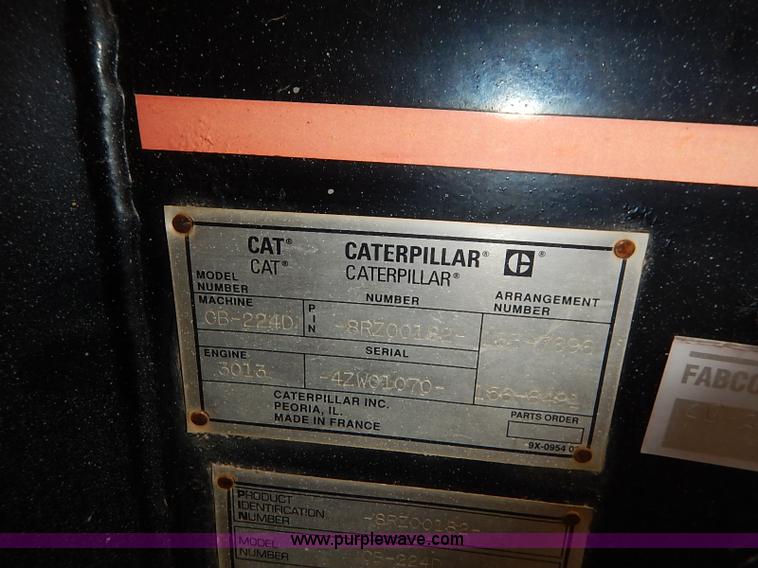 image for item I2447 2000 Caterpillar CB-224D smooth drum roller