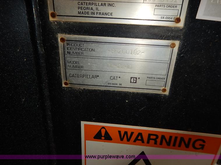 image for item I2447 2000 Caterpillar CB-224D smooth drum roller