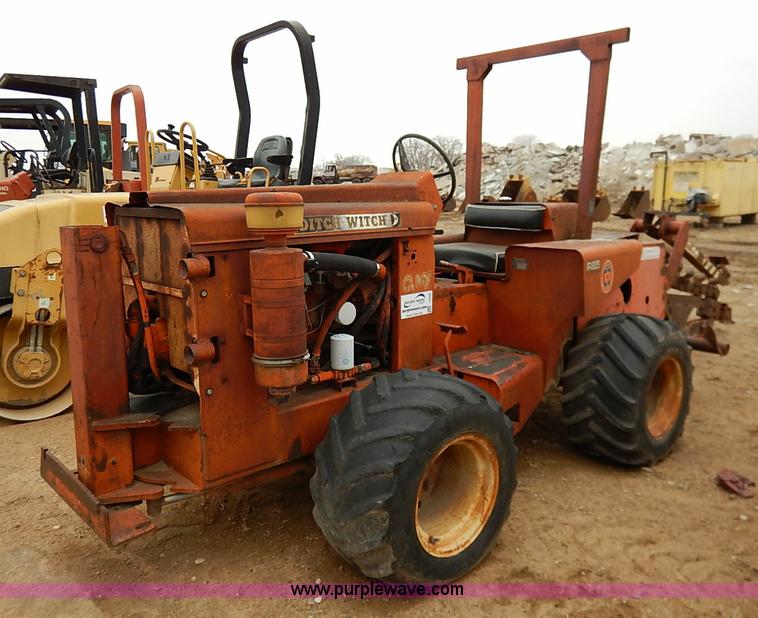 image for item I2448 Ditch Witch R65 trencher