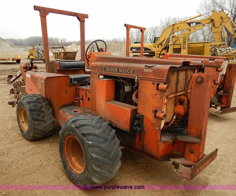 image for item I2448 Ditch Witch R65 trencher