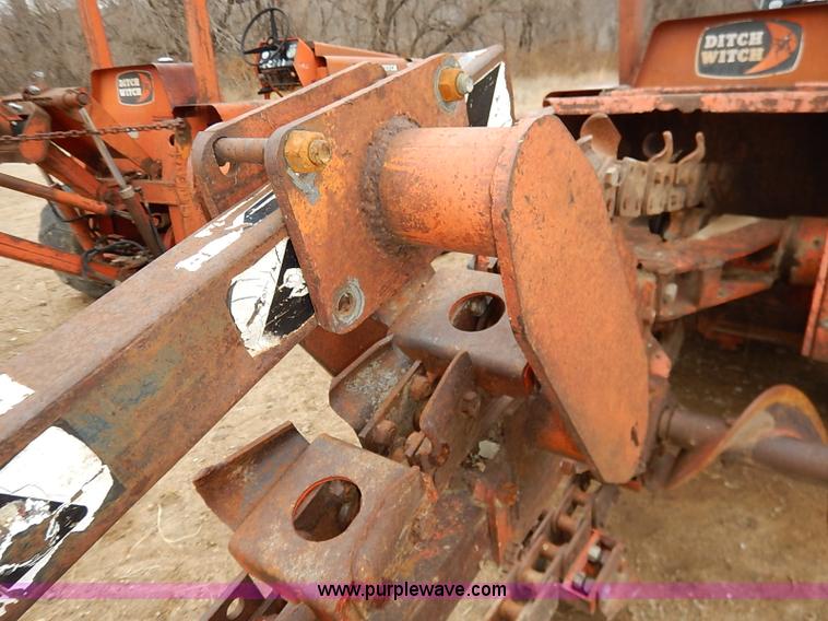image for item I2448 Ditch Witch R65 trencher