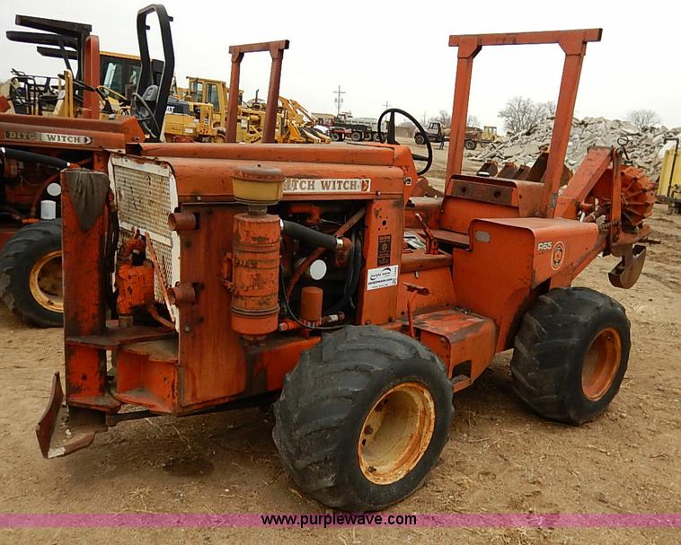 image for item I2449 Ditch Witch R65 vibratory plow