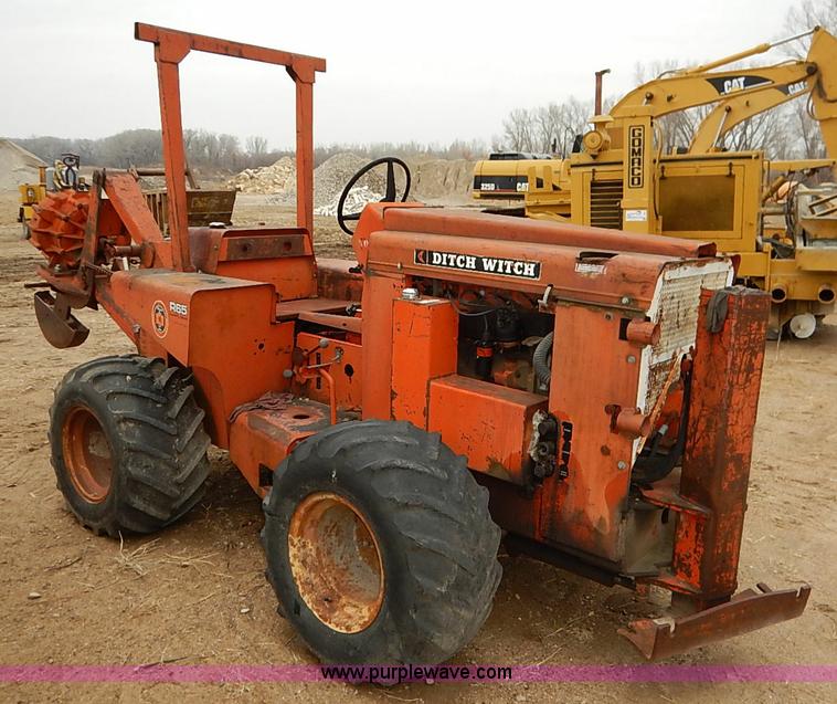 image for item I2449 Ditch Witch R65 vibratory plow