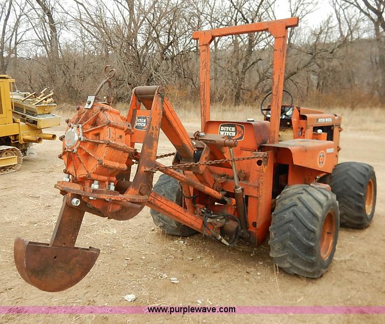 image for item I2449 Ditch Witch R65 vibratory plow
