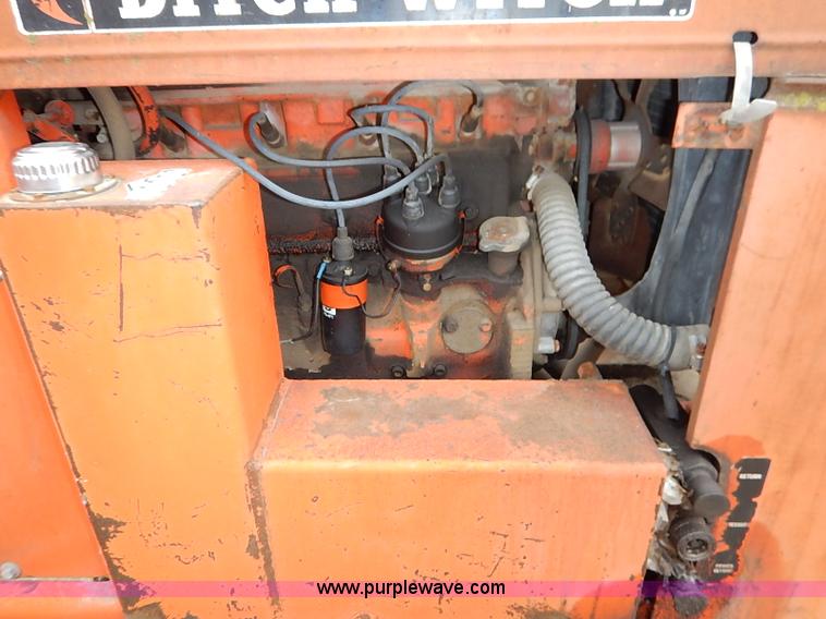 image for item I2449 Ditch Witch R65 vibratory plow