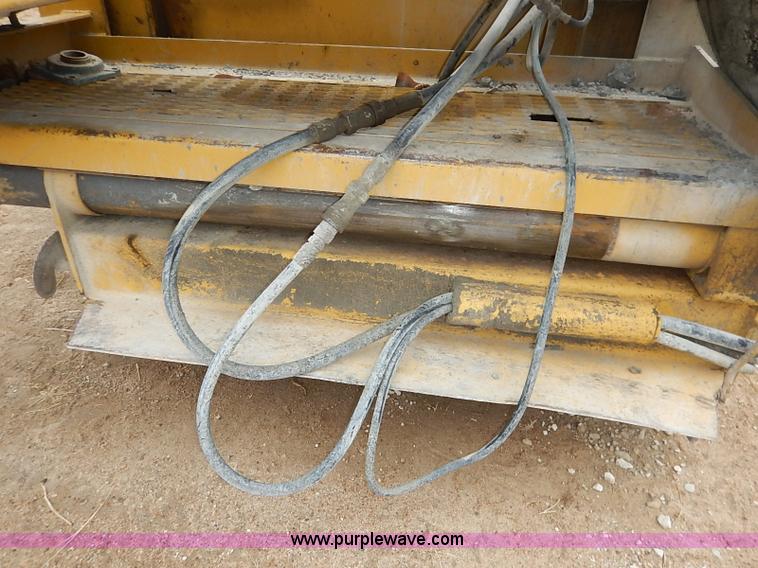 image for item I2450 1986 Gomaco Commander II GT6200 curb machine