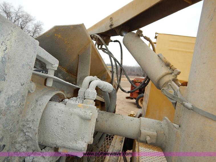 image for item I2450 1986 Gomaco Commander II GT6200 curb machine