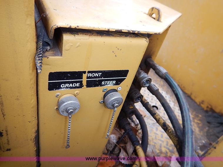 image for item I2450 1986 Gomaco Commander II GT6200 curb machine