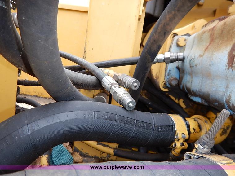 image for item I2450 1986 Gomaco Commander II GT6200 curb machine