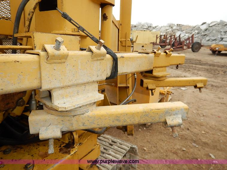 image for item I2450 1986 Gomaco Commander II GT6200 curb machine