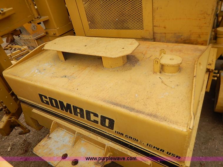image for item I2450 1986 Gomaco Commander II GT6200 curb machine