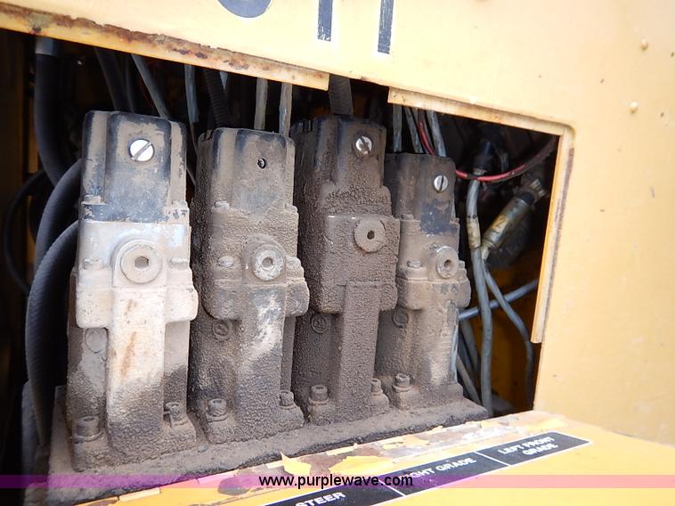 image for item I2450 1986 Gomaco Commander II GT6200 curb machine