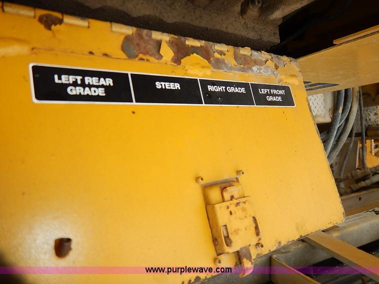 image for item I2450 1986 Gomaco Commander II GT6200 curb machine