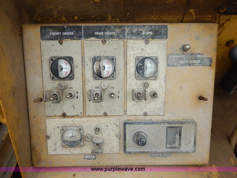 image for item I2450 1986 Gomaco Commander II GT6200 curb machine