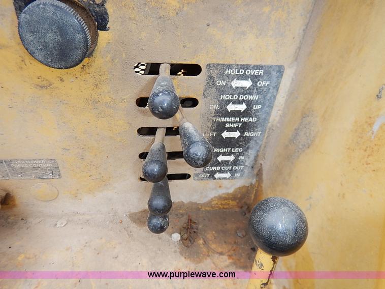 image for item I2450 1986 Gomaco Commander II GT6200 curb machine