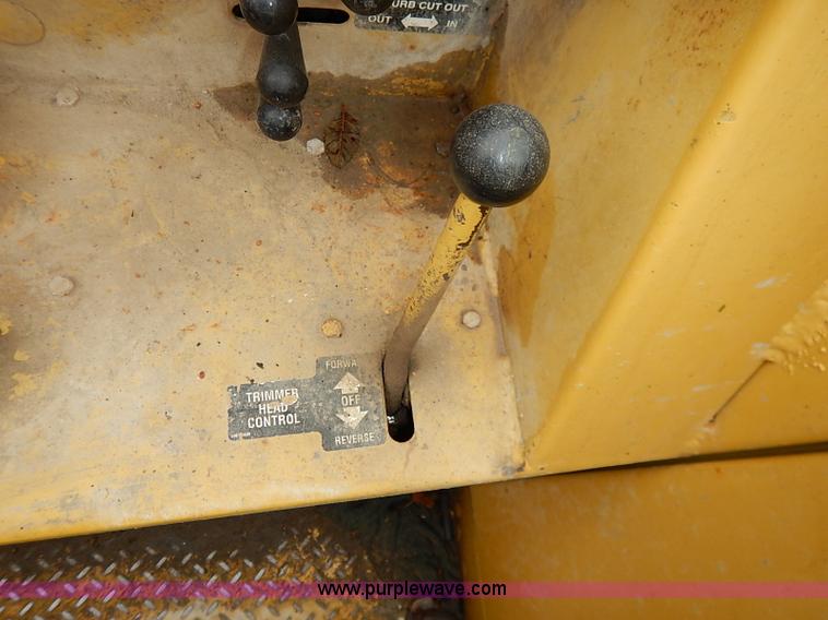 image for item I2450 1986 Gomaco Commander II GT6200 curb machine