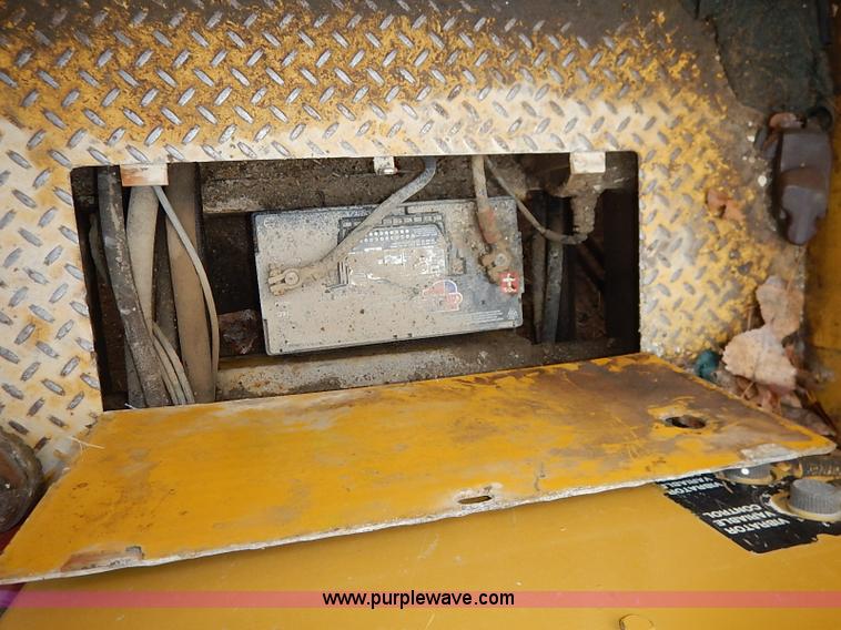 image for item I2450 1986 Gomaco Commander II GT6200 curb machine