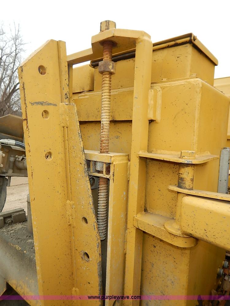 image for item I2450 1986 Gomaco Commander II GT6200 curb machine