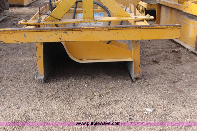 image for item I2450 1986 Gomaco Commander II GT6200 curb machine