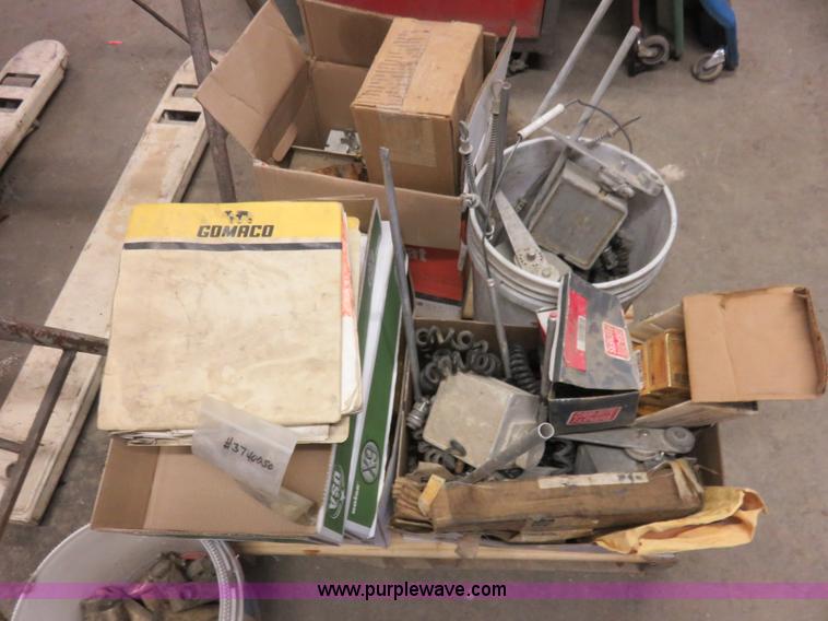 image for item I2450 1986 Gomaco Commander II GT6200 curb machine