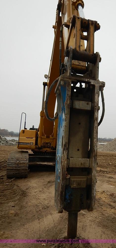 image for item I2451 Okada 318 hydraulic breaker