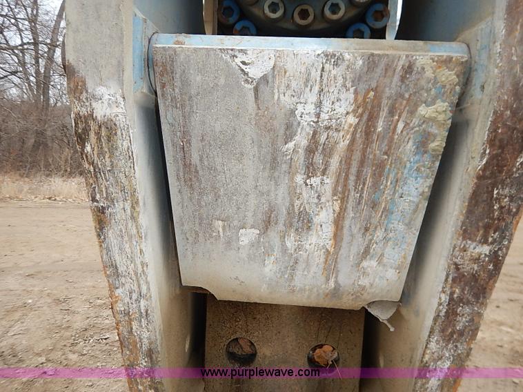 image for item I2451 Okada 318 hydraulic breaker