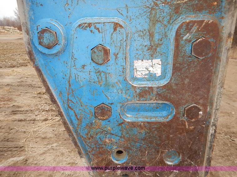 image for item I2451 Okada 318 hydraulic breaker