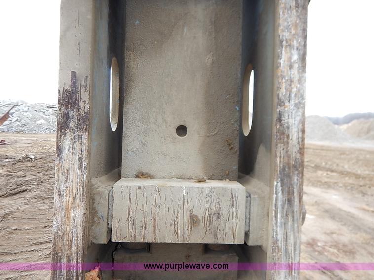 image for item I2451 Okada 318 hydraulic breaker