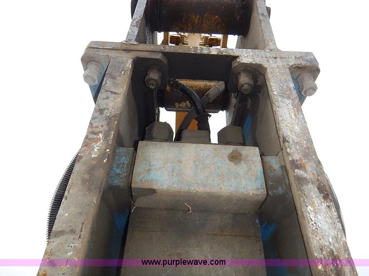 image for item I2451 Okada 318 hydraulic breaker