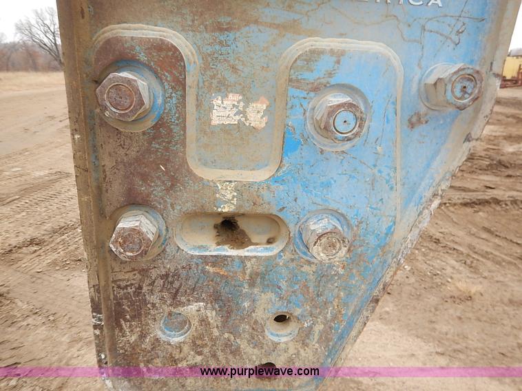 image for item I2451 Okada 318 hydraulic breaker