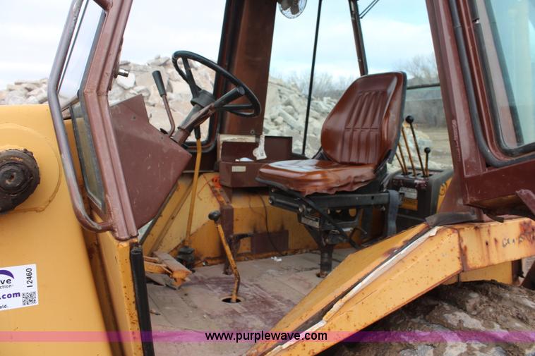 image for item I2460 1985 Case 580 Super E backhoe