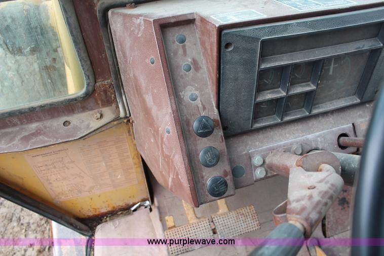 image for item I2460 1985 Case 580 Super E backhoe