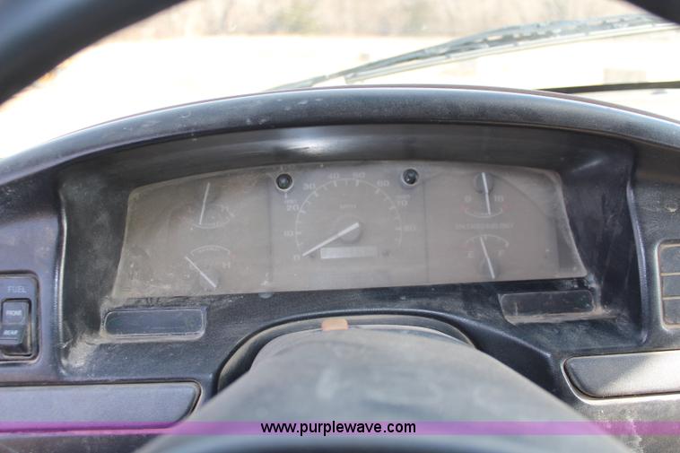 image for item I2463 1995 Ford F350 XL Crew Cab flatbed pickup truck