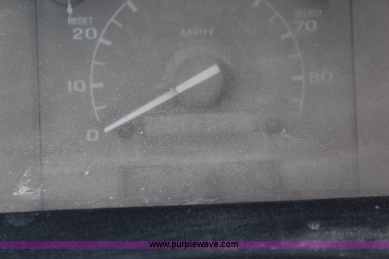 image for item I2463 1995 Ford F350 XL Crew Cab flatbed pickup truck