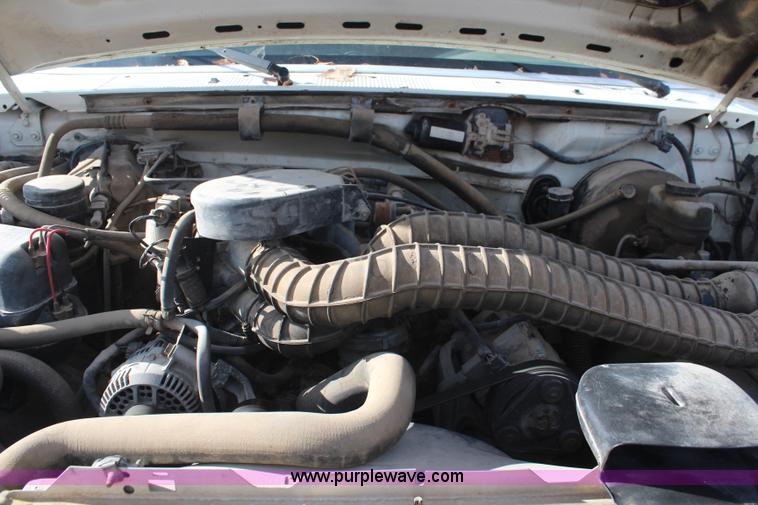 image for item I2463 1995 Ford F350 XL Crew Cab flatbed pickup truck