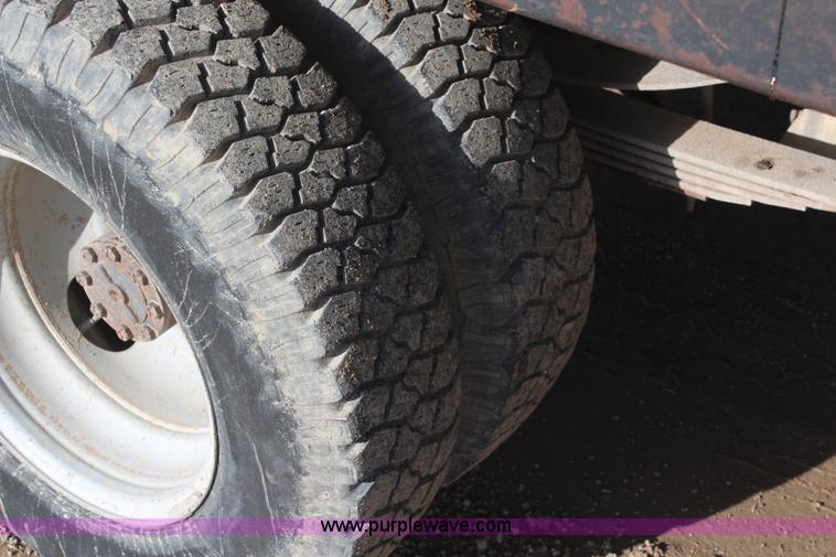 image for item I2463 1995 Ford F350 XL Crew Cab flatbed pickup truck