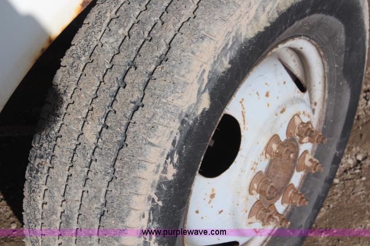 image for item I2463 1995 Ford F350 XL Crew Cab flatbed pickup truck