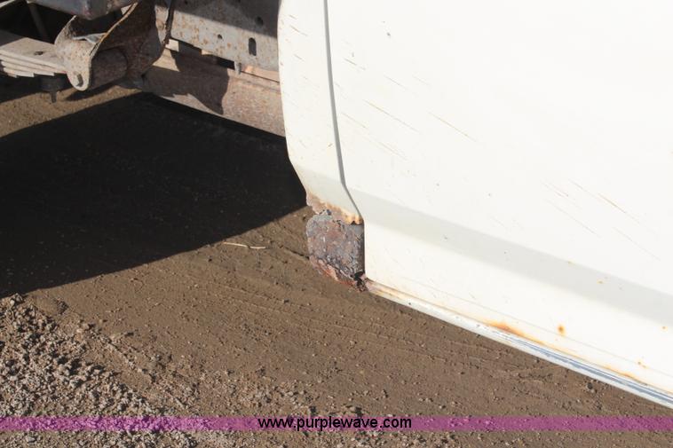 image for item I2463 1995 Ford F350 XL Crew Cab flatbed pickup truck