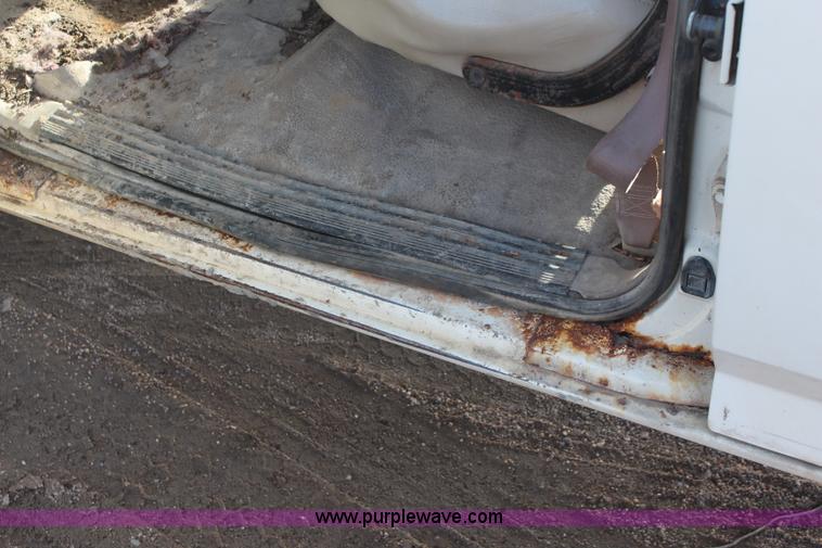 image for item I2463 1995 Ford F350 XL Crew Cab flatbed pickup truck