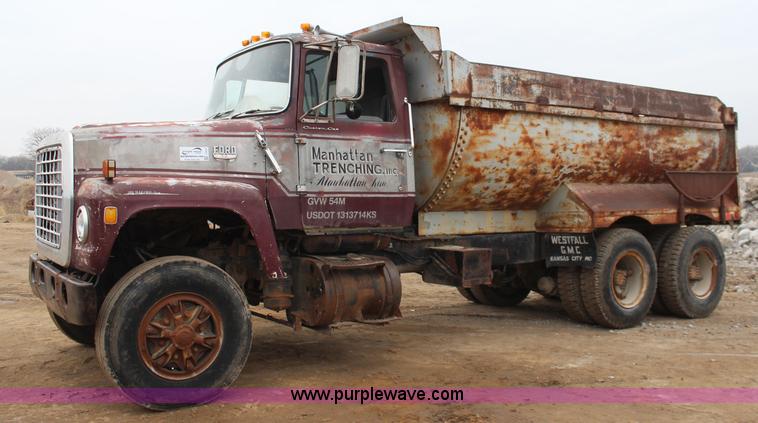image for item I2474 1976 Ford 8000 dump truck