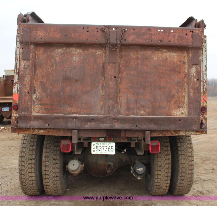image for item I2474 1976 Ford 8000 dump truck