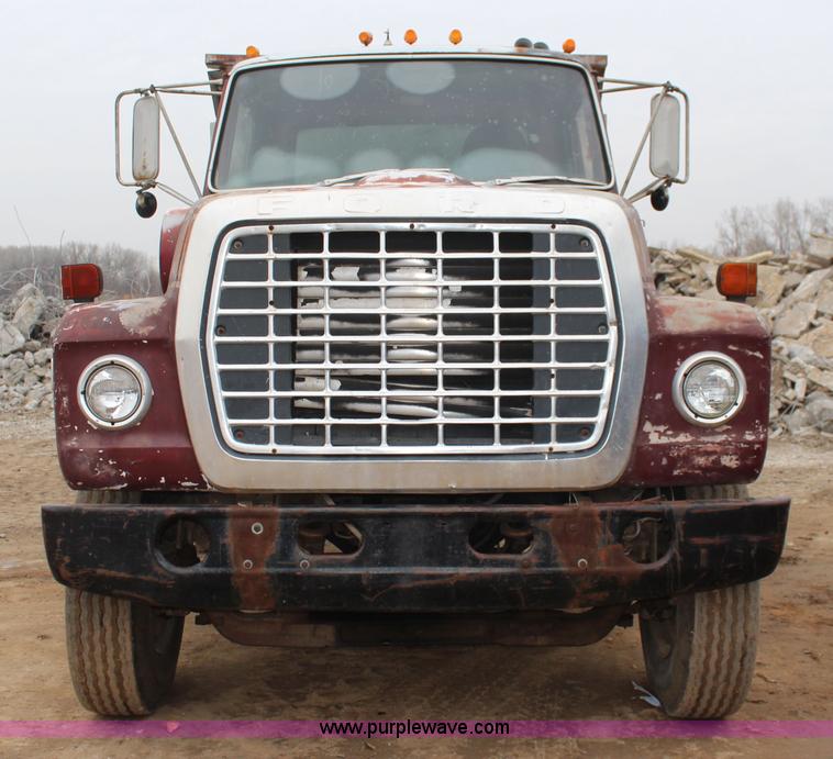 image for item I2474 1976 Ford 8000 dump truck