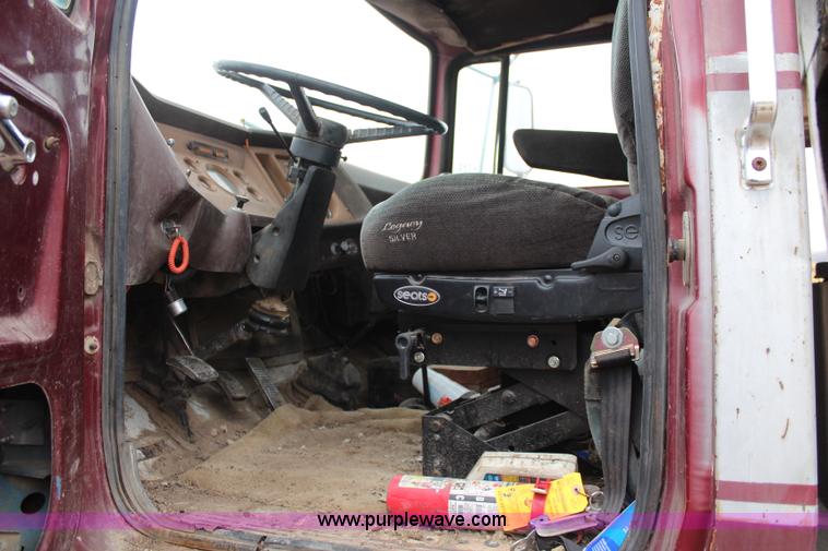 image for item I2474 1976 Ford 8000 dump truck