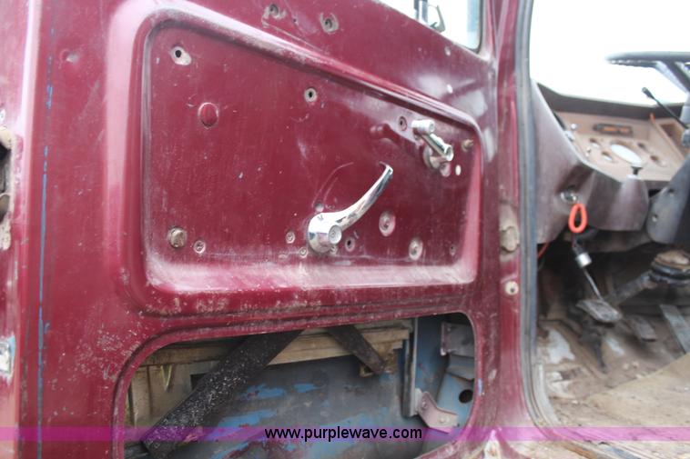 image for item I2474 1976 Ford 8000 dump truck