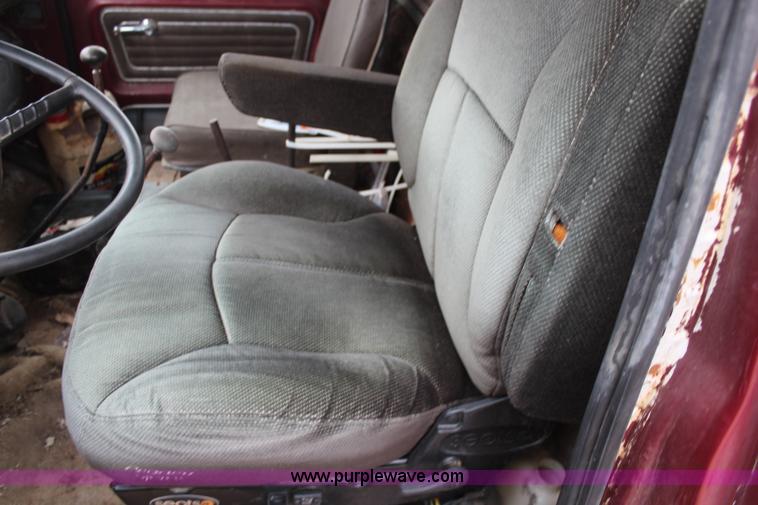 image for item I2474 1976 Ford 8000 dump truck