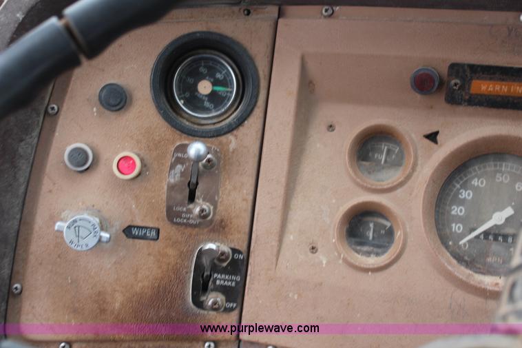 image for item I2474 1976 Ford 8000 dump truck